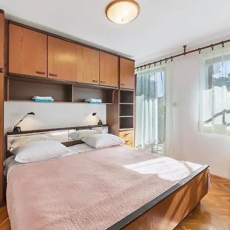 2 Bedroom Lovely In Apartamento