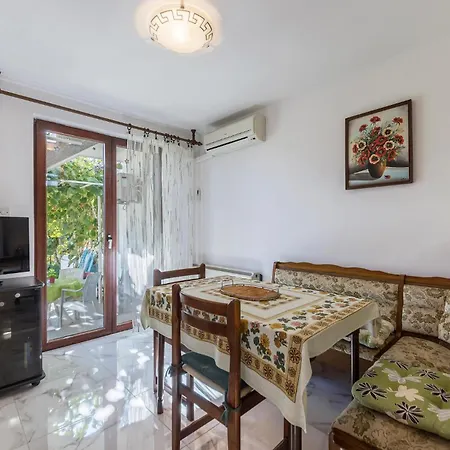 Apartmán 2 Bedroom Lovely In