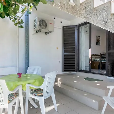 Apartament 2 Bedroom Lovely In *