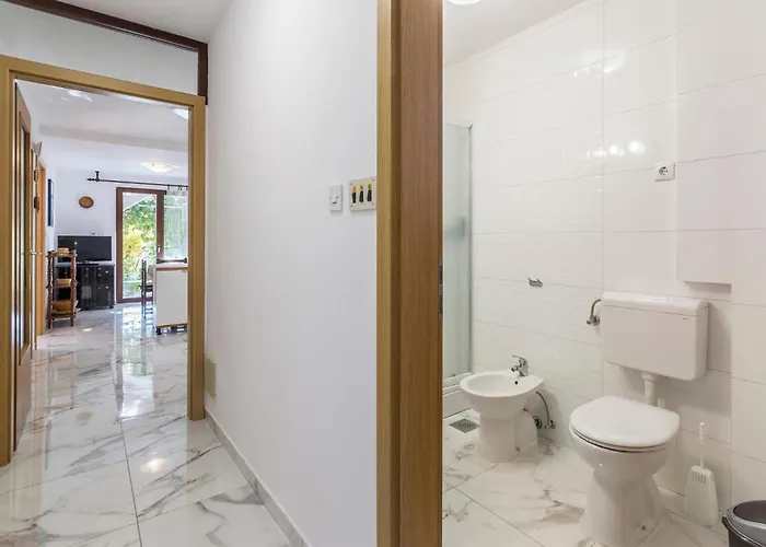 2 Bedroom In Apartment